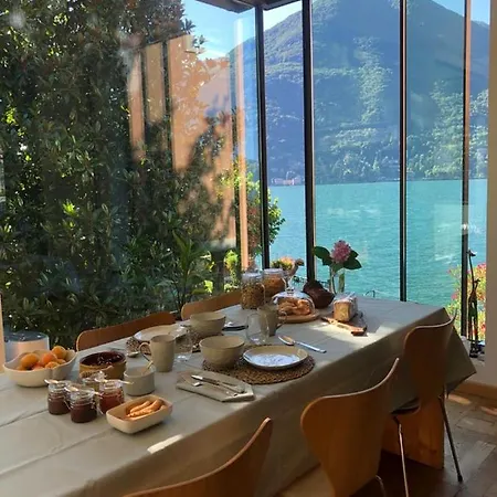 Private Lakeside Luxury Villa Nocleg ze śniadaniem *