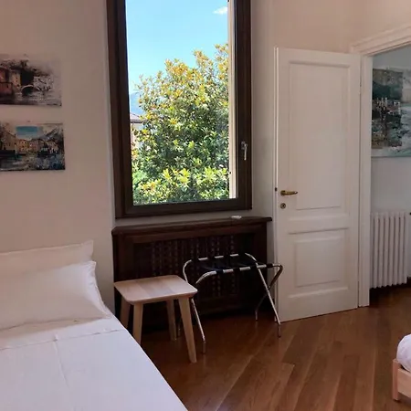 Private Lakeside Luxury Villa Bed & Breakfast