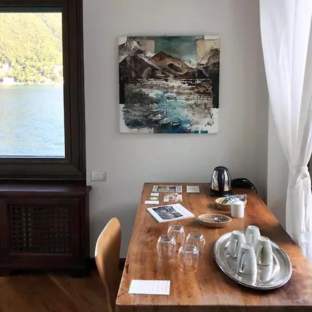 Private Lakeside Luxury Villa * מולטראזיו